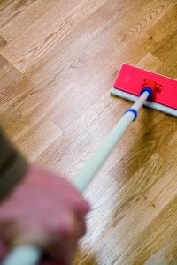houten vloer schoonmaken met woca intensiefreiniger