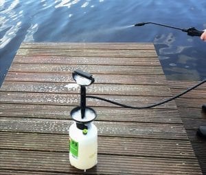 groene aanslag verwijderen met pompspray