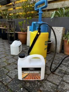 Houten vlonder schoonmaken
