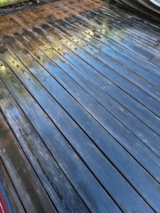 Houten vlonder schoonmaken